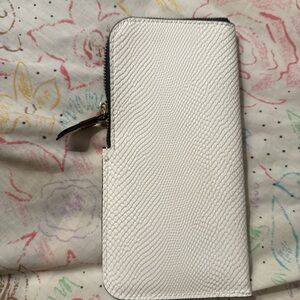 Quay Australia White Textured Glasses Case with Zip